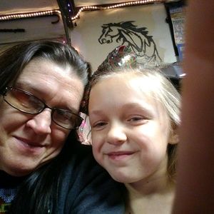 Meet your Posher, Dee